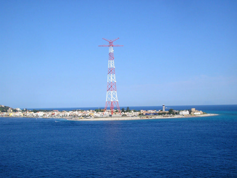 800px-Pilone_di_Torre_Faro%2C_Messina%2C_Italy.jpg