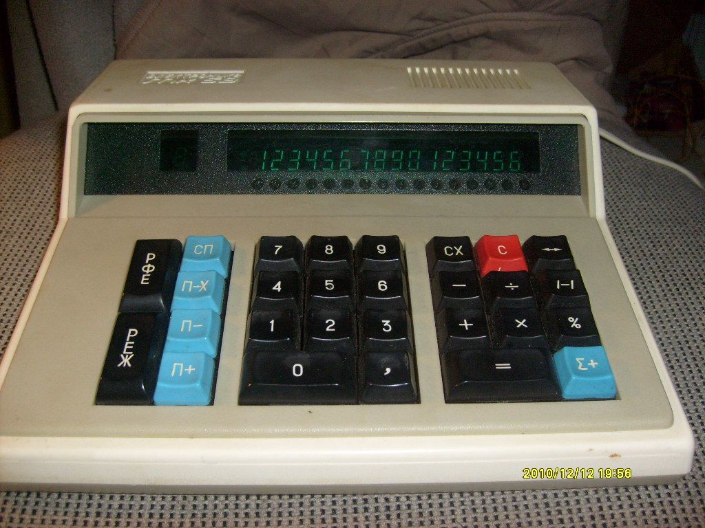 Kalkulator sieciowy produkcji ZSRR z 1982r.