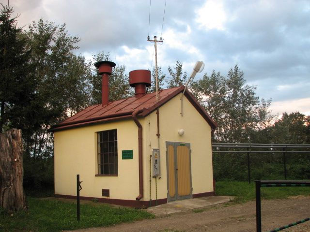 100