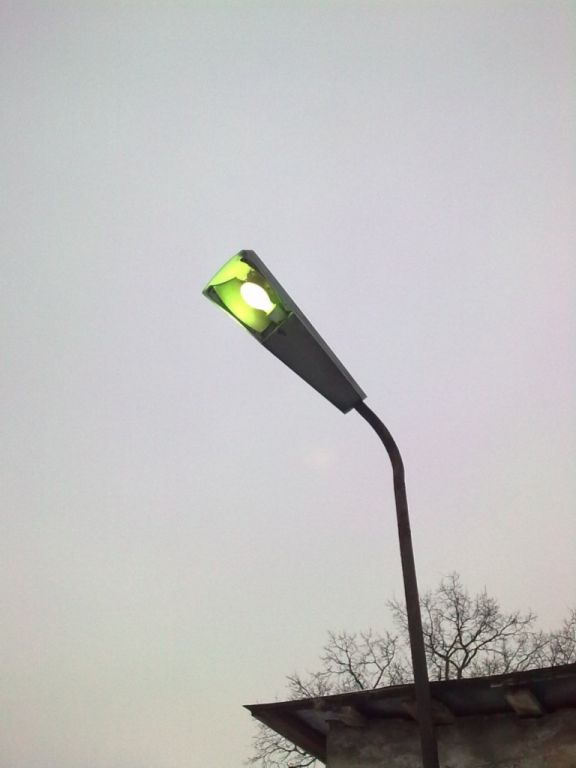 w pierwotnym miejscu i stanie