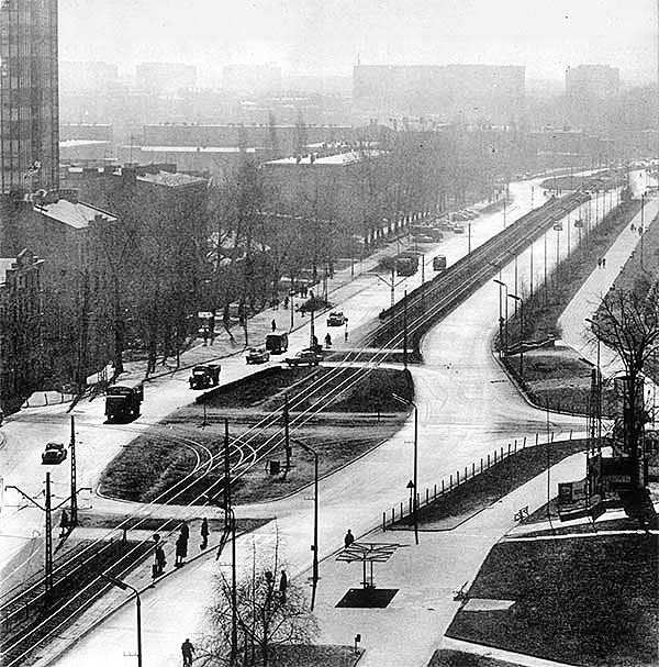 Łódź. Aleja Politechniki przy skrzyżowaniu z ul. Wróblewskiego. Ciekawe, że skrzyżowanie to miało kiedyś formę pseudoronda, tak jak i następne z ul. Skrzywana..jpg
